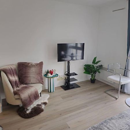 Studio Charmant Et Cosy Apartment Rueil-Malmaison Exterior photo